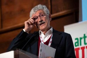 D'Alema e Profumo indagati sulla vendita di navi alla Colombia
