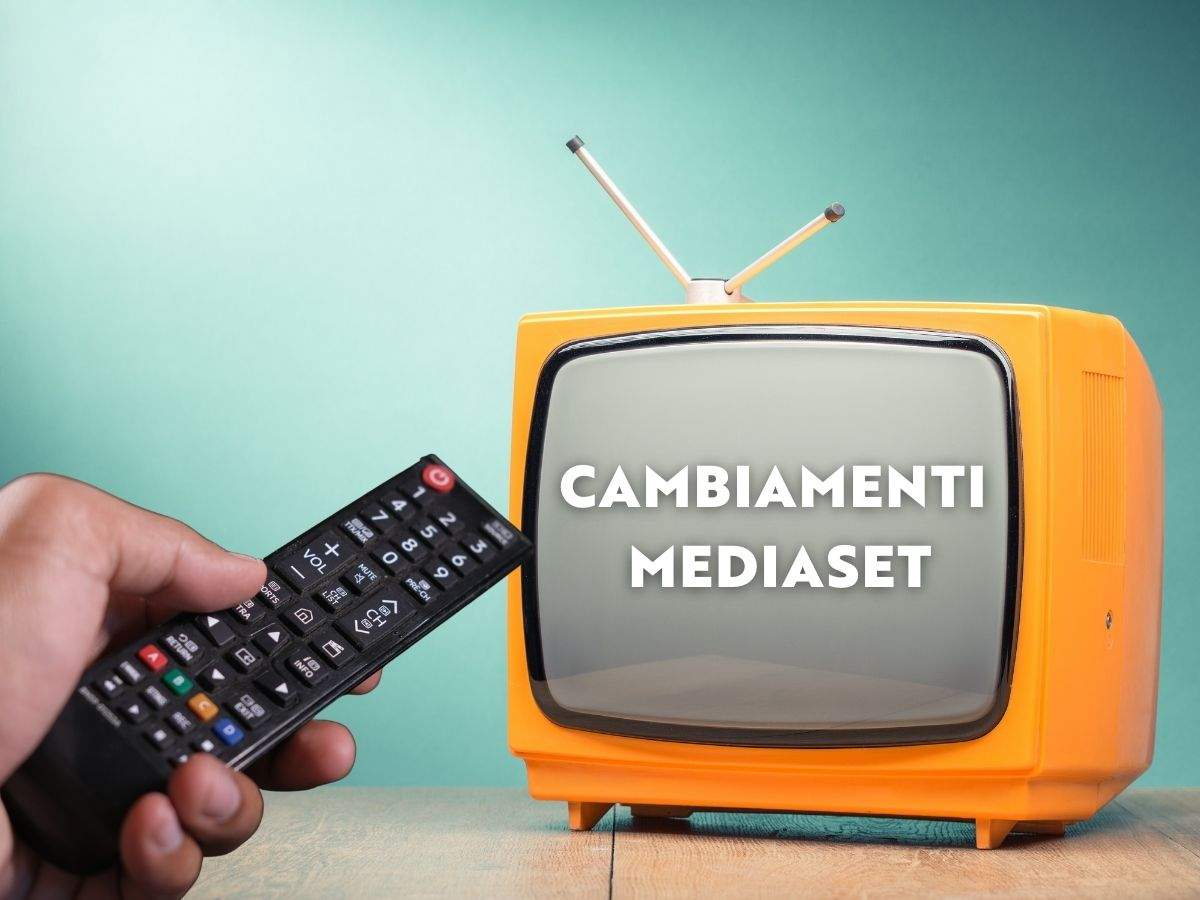 sfondo tv con scritta 'cambiamenti Mediaset' e telecomando che cambia canale